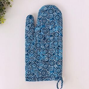 Oven Mitt, Paisley Blue and Daisies Print, Baking Gift Idea